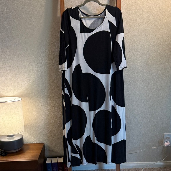 ALEMBIKA Black and White Geometric Pattern Dress - Picture 1 of 5